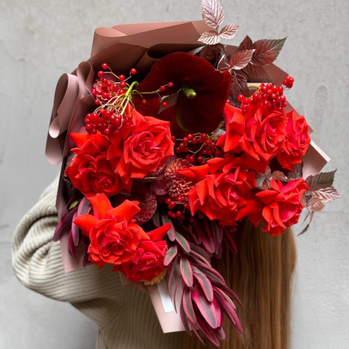 Красный яркий букет «Рубиновая панна»