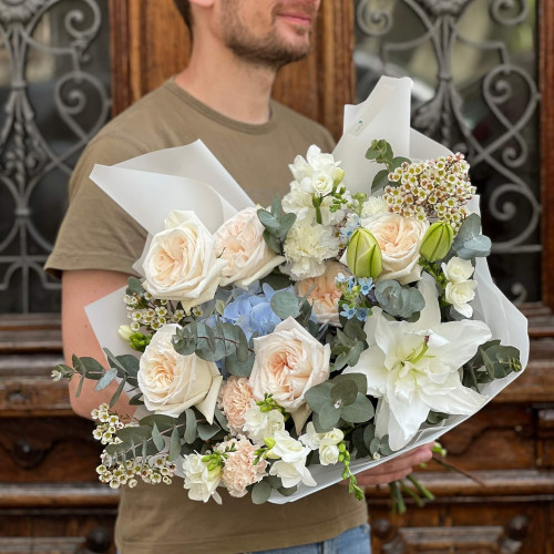 Пастельний букет з ароматною лілією «Мить ніжності»