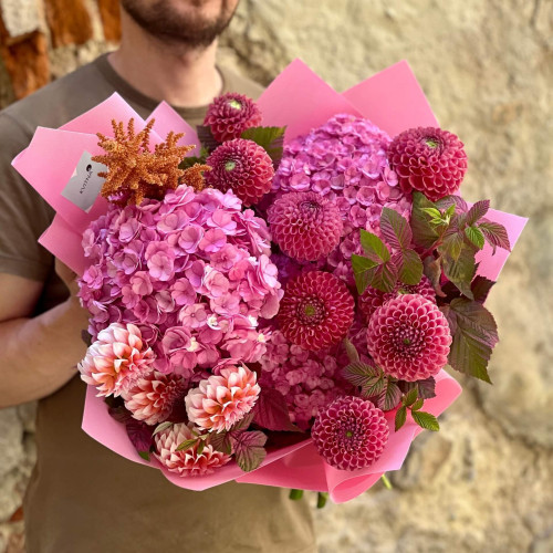 Яскравий малиновий букет «Персиковий ноктюрн»