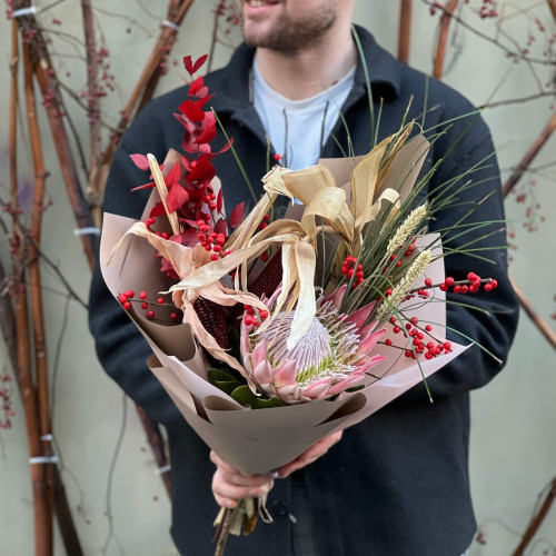 Цікавий букет з протеєю «Український фʼюжн»