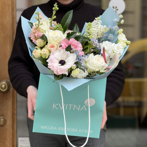 Чарівний букет з анемонами та гортензією «Замріяна Мар’янка»