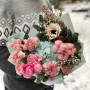 Милий рожево-блакитний букет з гортензією, анемоном і піоновидною трояндою «Рум’яна Ганнуся»
