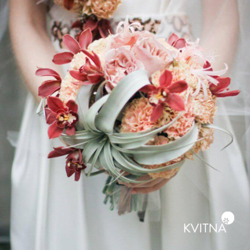 Весільний букет з тиляндсією