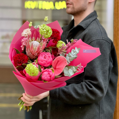 Яскравий букет з протеєю «Чарівний блиск»