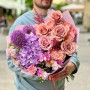Тёплый букет с гортензией и розами «Мистический Львов»
