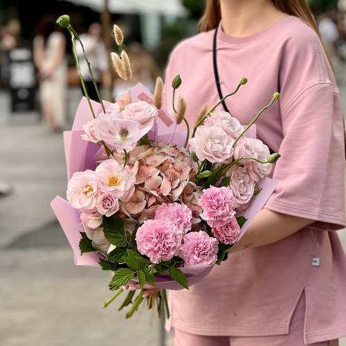 Пастельний букет з ексклюзивною гортензією «Лавандовий вихор»