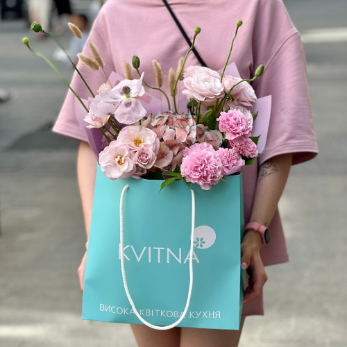 Пастельний букет з ексклюзивною гортензією «Лавандовий вихор»