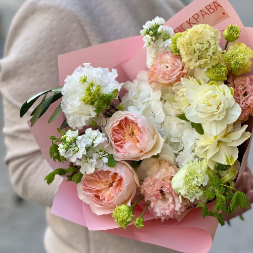 Вишуканий букет з піоновидною трояндою Джульєтта «Фантастичний настрій»