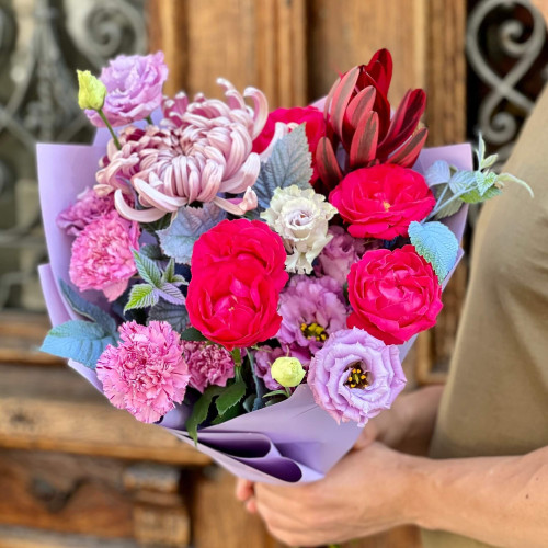Interesting bouquet «Compliment for Marichka»
