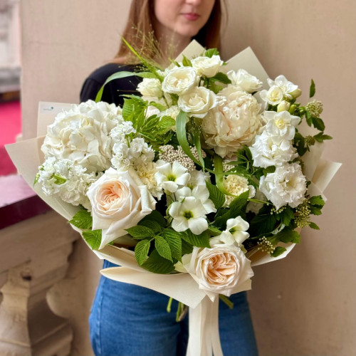 Фантастичний букет «Білий лебідь»