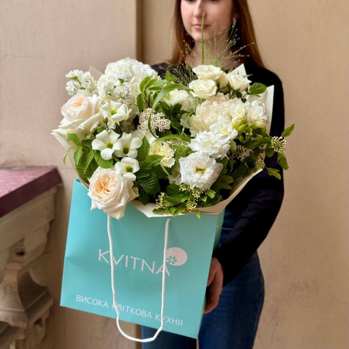 Фантастичний букет «Білий лебідь»