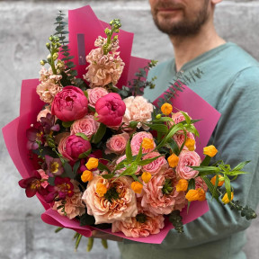 Яскравий букет з півоніями «Вечірка для Барбі»