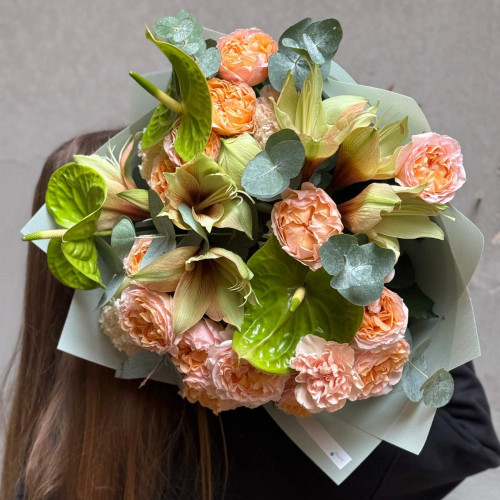 Соковитий букет з амарилісом Mocca «Зимовий Мак'ято»