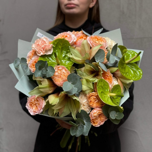 Соковитий букет з амарилісом Mocca «Зимовий Мак'ято»