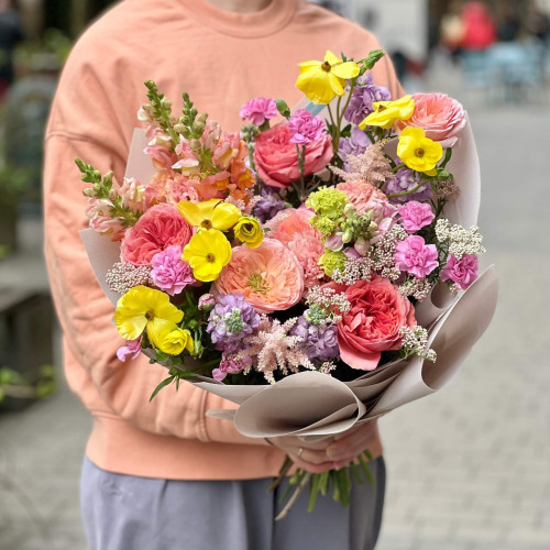 Bouquet with peony roses and antirrhinum «Colorful meadow»