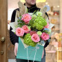 Фантастический букет с розами и гортензиями «Волшебная Марьяна»
