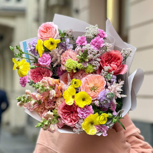 Bouquet with peony roses and antirrhinum «Colorful meadow»