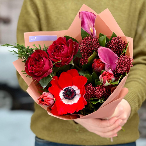 Red bouquet with anemones «Delicate compliment»