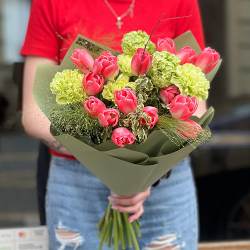 Теплий букет з тюльпанами «Весняні корали»
