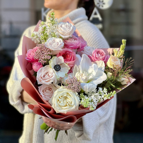 Ніжний весняний букет з анемонами та бузком «Радісна весна»