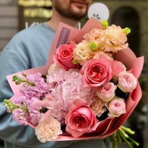 Рожево-персиковий милий букет «Фруктовий зефір»