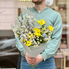Букет з японським ранункулюсом Батерфляй «Польове щастя»