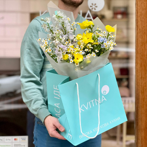 Букет з японським ранункулюсом Батерфляй «Польове щастя»