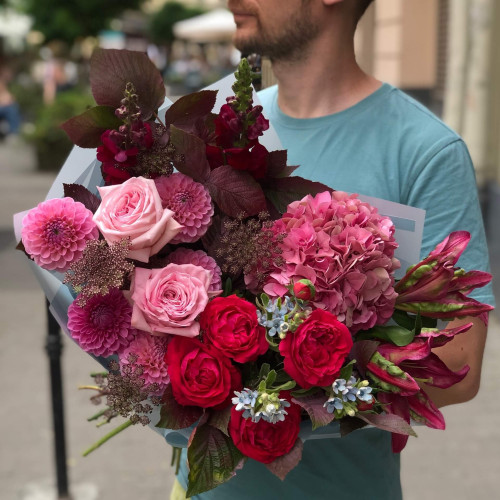 Яскравий малиновий букет «Твоє натхнення»