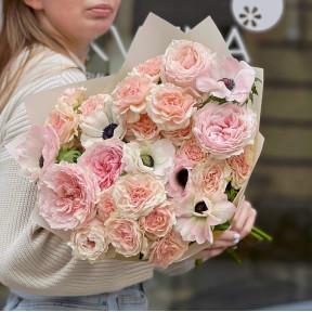 Пухкий букет у пастельних тонах «Цукрова пелюсточка»