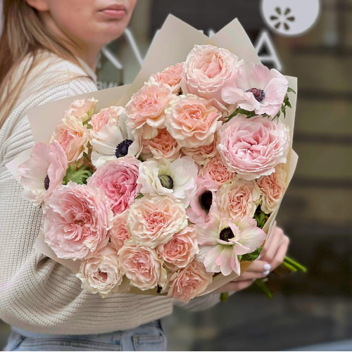 Пухкий букет у пастельних тонах «Цукрова пелюсточка»