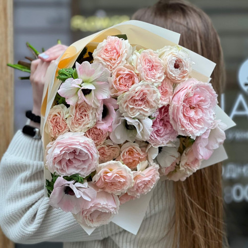 Пухкий букет у пастельних тонах «Цукрова пелюсточка»