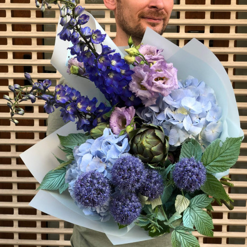 Букет у блакитних відтінках з гортензією та дельфініумом «Синя Атлантика»