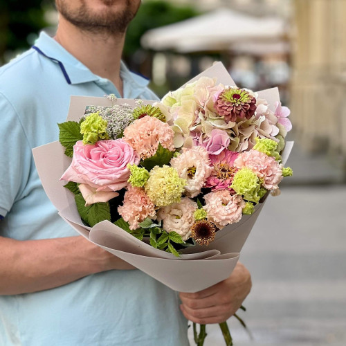 Пухкенький милий букет з гортензією «Солодка перлинка»