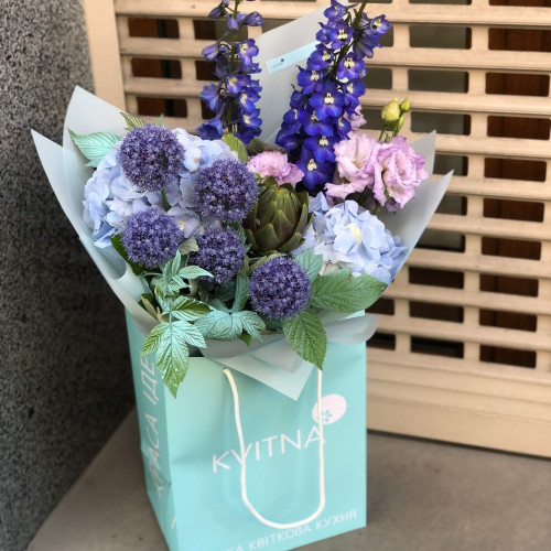 Букет у блакитних відтінках з гортензією та дельфініумом «Синя Атлантика»