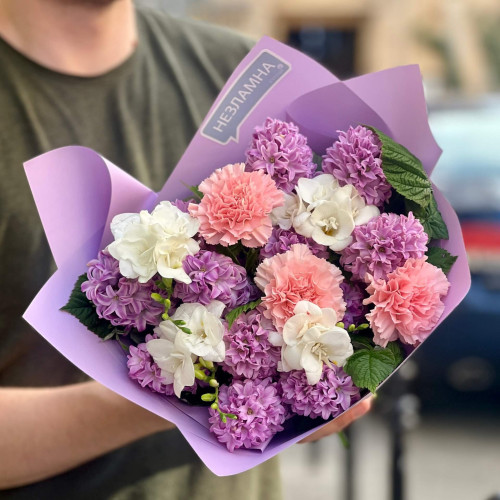 Ароматний букет із гіацинтів та фрезії «Аромат літа»