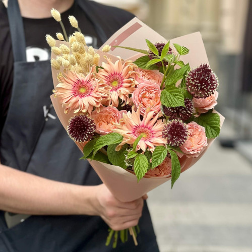 Персиковий букет з герберами «Карамельне літо»