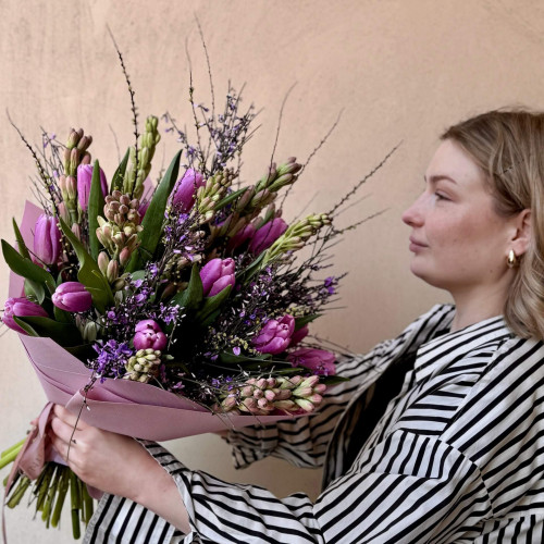 Польовий весняний букет із запашною туберозою та геністою «Строкате полечко»