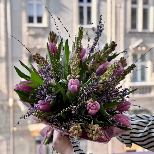 Польовий весняний букет із запашною туберозою та геністою «Строкате полечко»