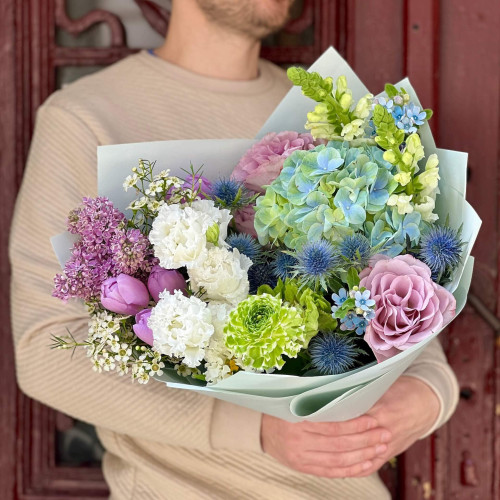 Блакитний букет з гортензією та ранункулюсом «Гірське озеро»