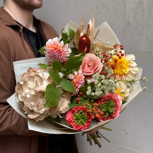 Осінній букет з ягодами «Мрії Віри»