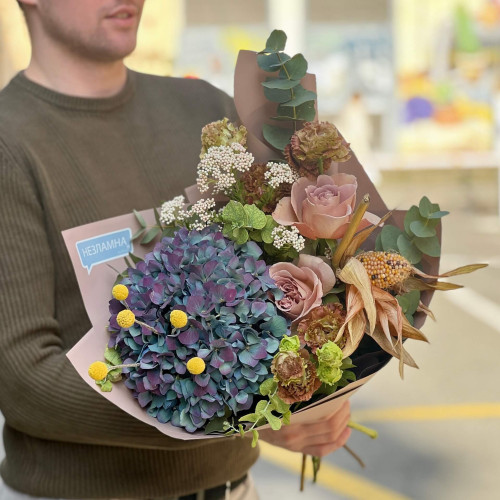 Осенний букет с гортензией «Октябрьское настроение»