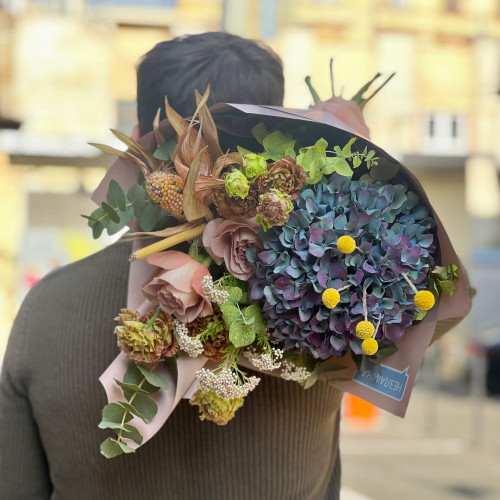 Осенний букет с гортензией «Октябрьское настроение»