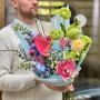 Цікавий кольоровий букет з лілією «Цукерковий калейдоскоп»