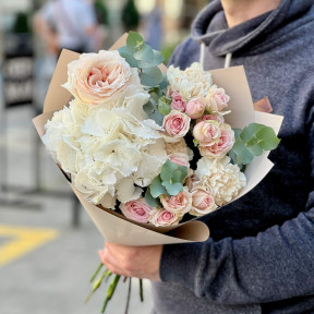 Ніжний букет з гортензією «Тендітна усмішка»