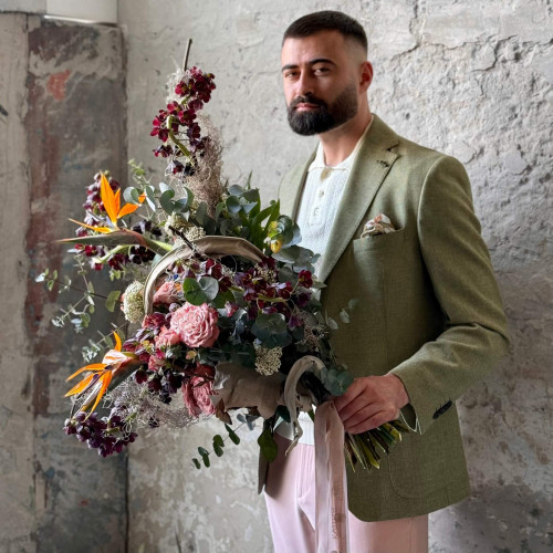 Стильний букет з фрітілярією та стреліцією «Розкішний птах»