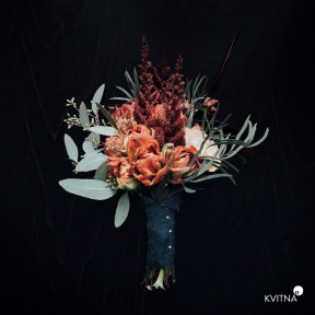 Букет з піоновидними тюльпанами