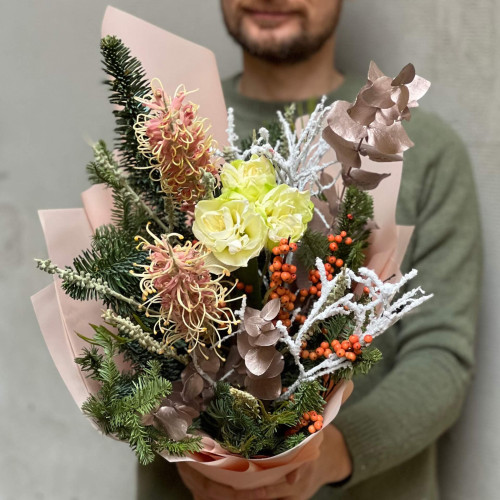 Зимовий пухнастий букет «Тепла сніжинка»