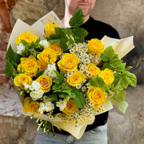 Сонячний букет з трояндами «Сонечко для Христини»