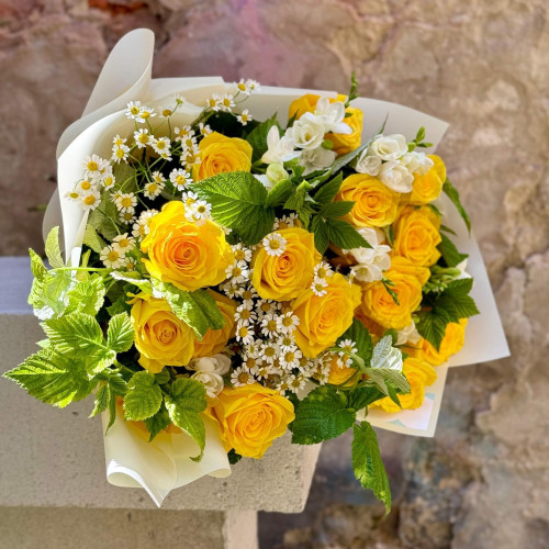 Сонячний букет з трояндами «Сонечко для Христини»