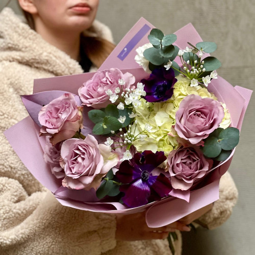 Ніжний букет з трояндами Memory Lane та анемонами «Аметисти для Юлії»
